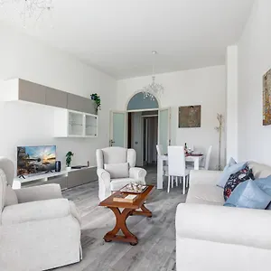  Apartment Lungarno Elegant With Panoramic Balcony Italy