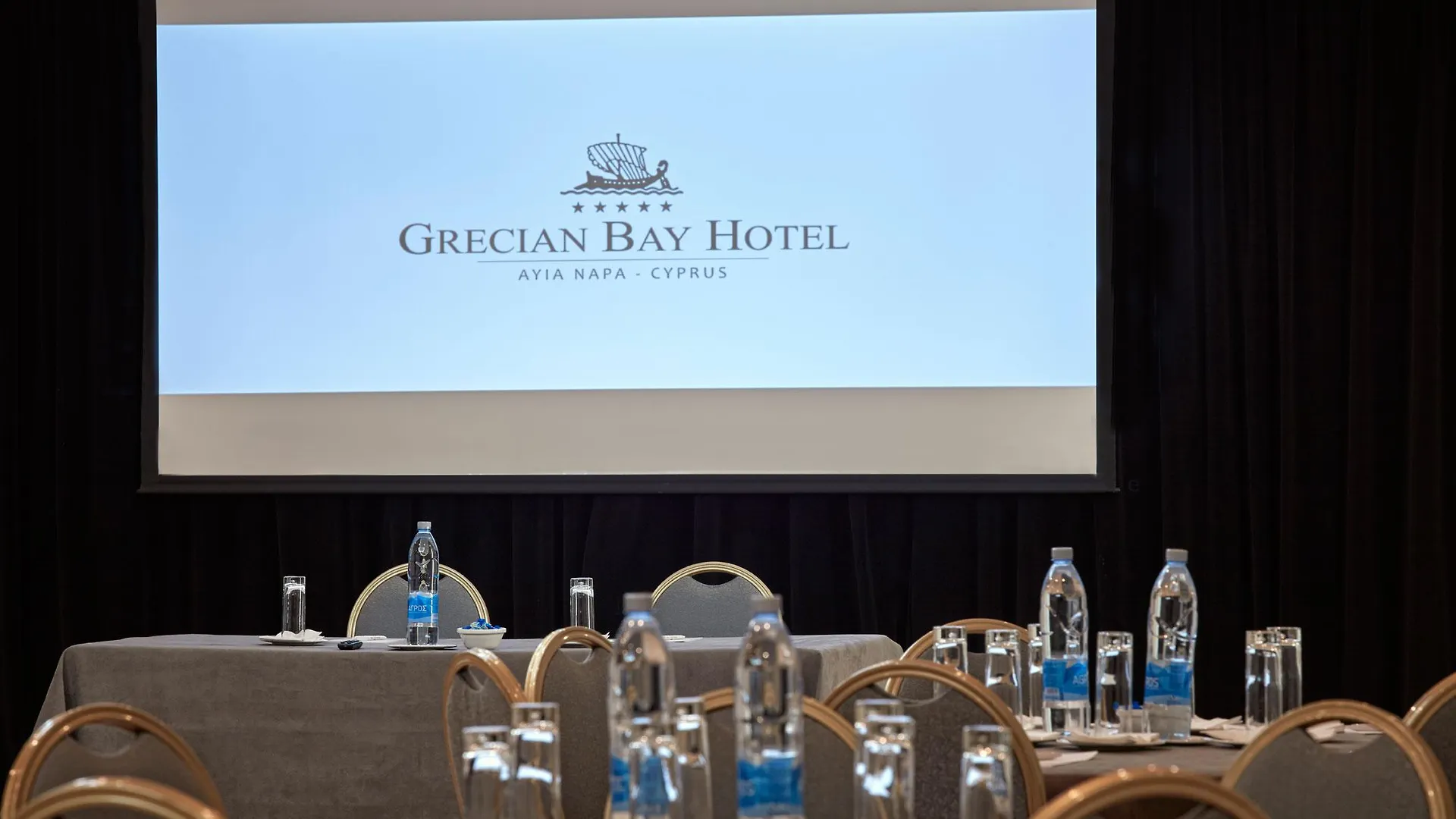 Grecian Bay Hotell Ayia Napa Semesteranläggning (resort)